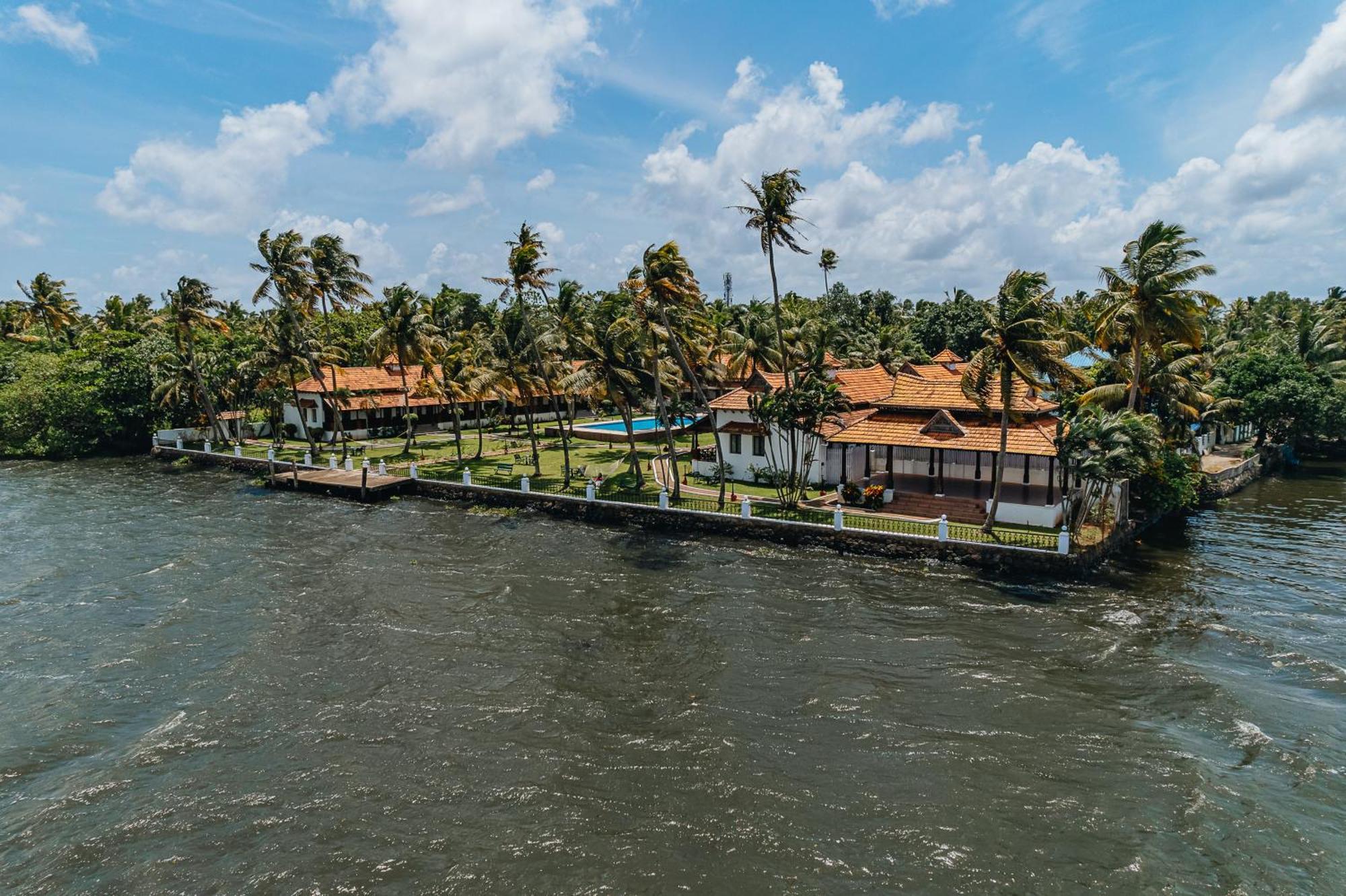 Cocobay Resort Кумараком Экстерьер фото